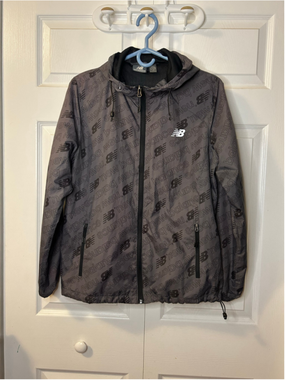 Women’s New Balance Windbreaker Jacket Size L Grey Black Logo Print